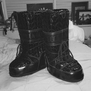 unisex Moon Boots size 42-44 Black